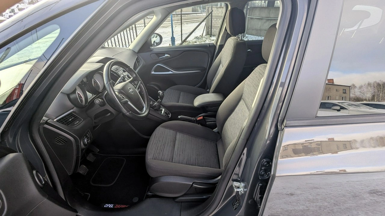 Opel Zafira - Zdjęcie 8