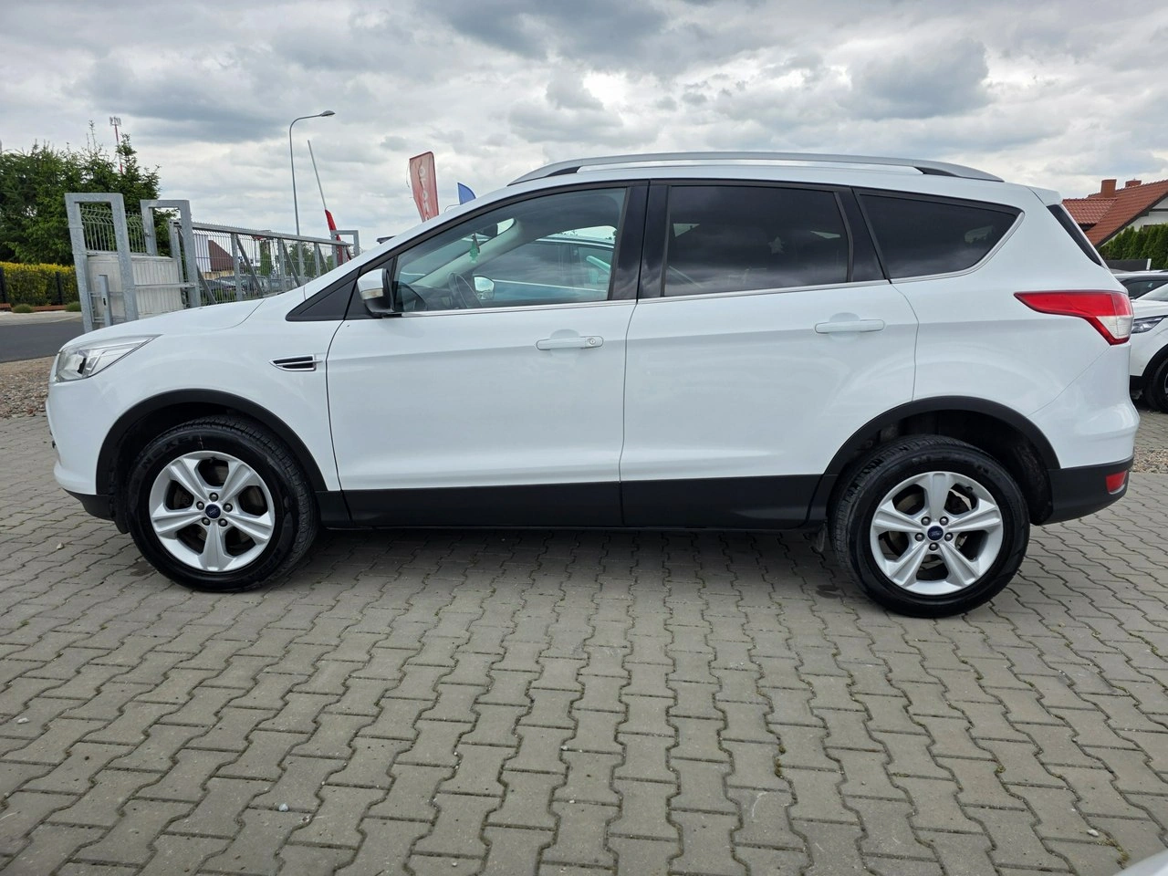 Ford Kuga - Zdjęcie 17