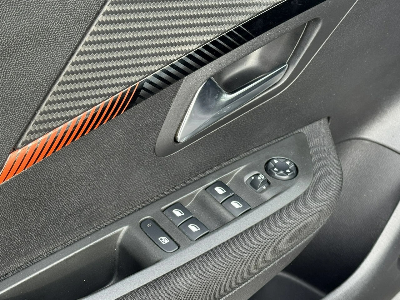 Peugeot 208 - Zdjęcie 21