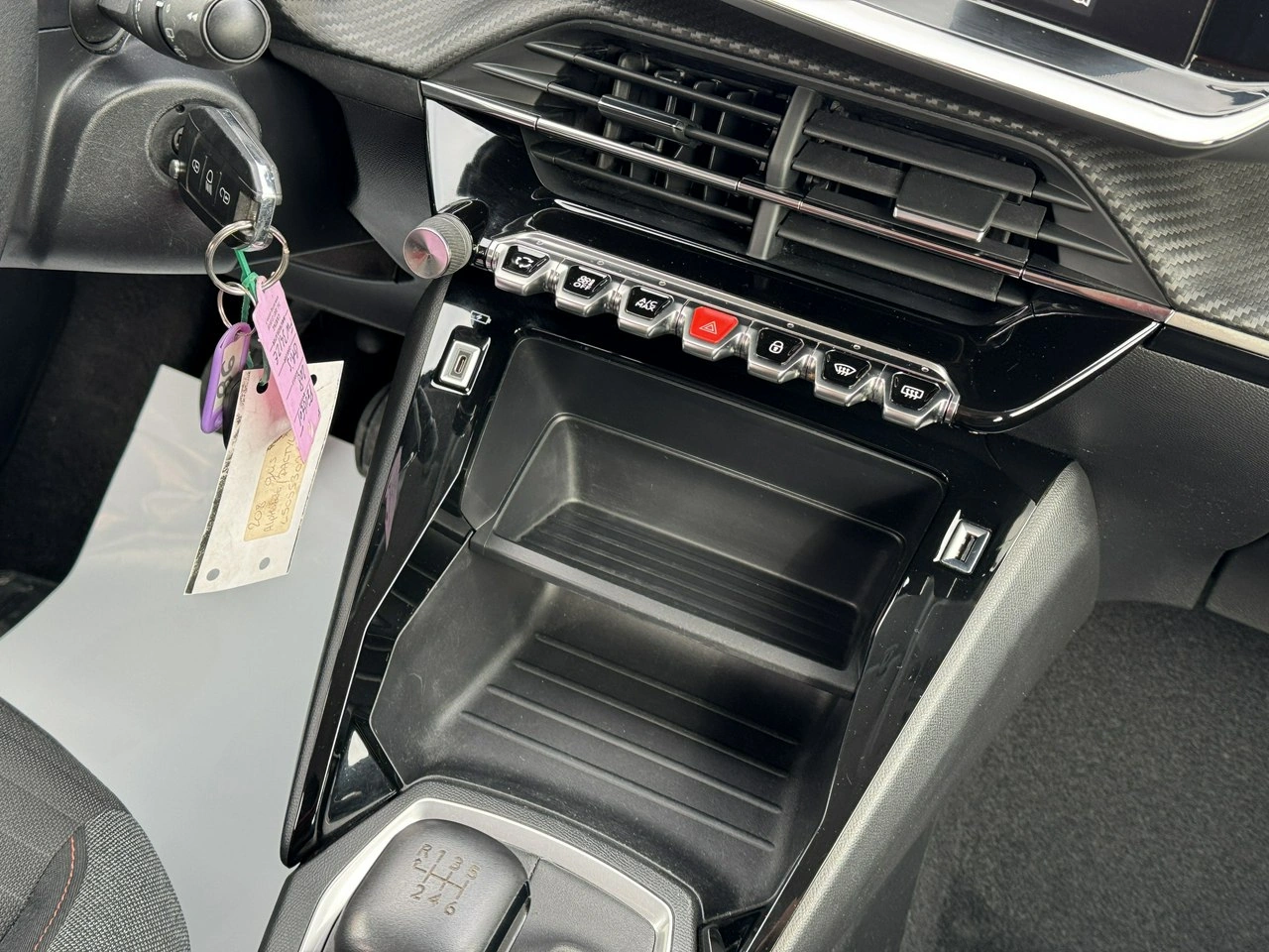 Peugeot 208 - Zdjęcie 27