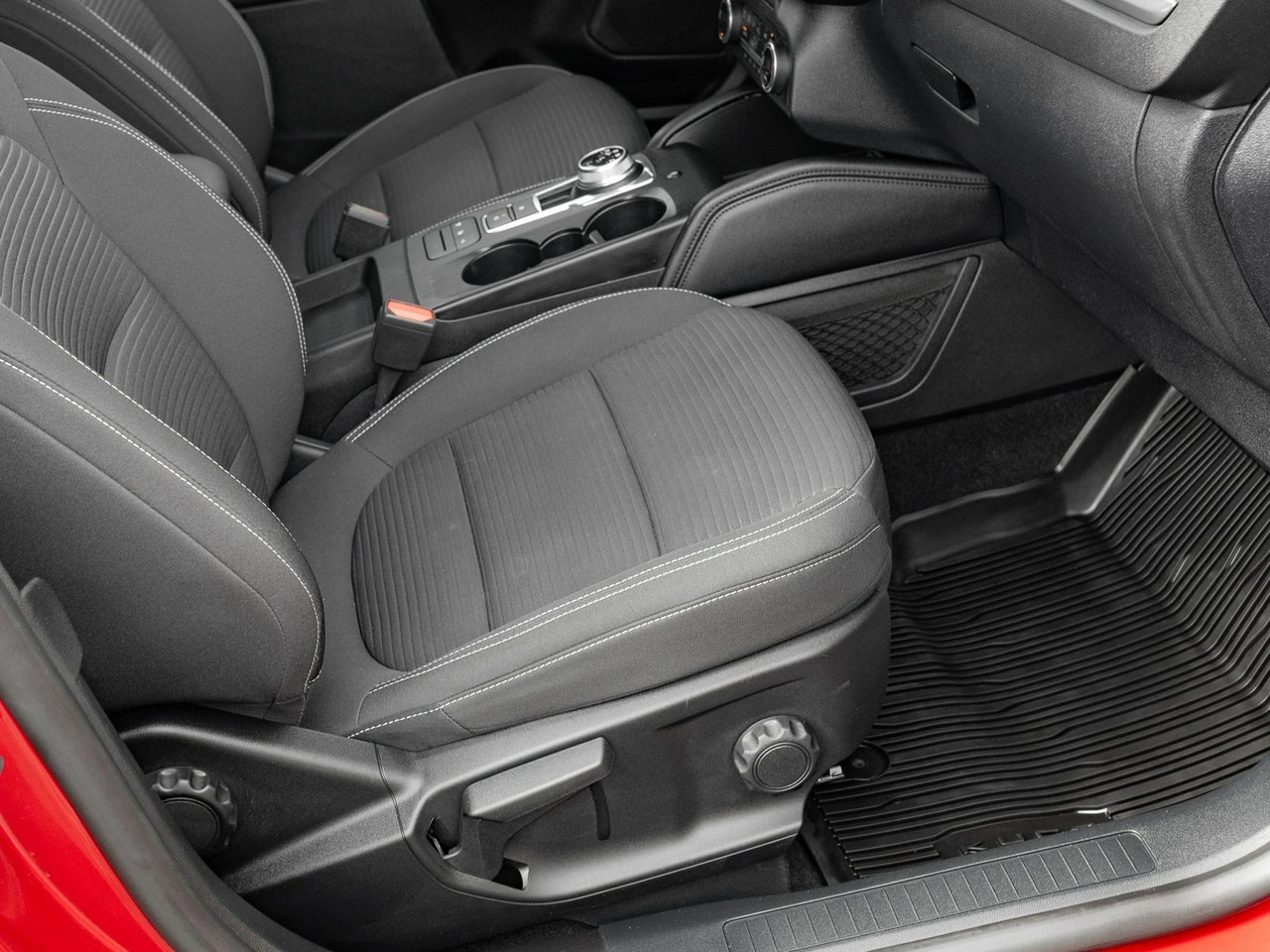 Ford Kuga - Zdjęcie 29