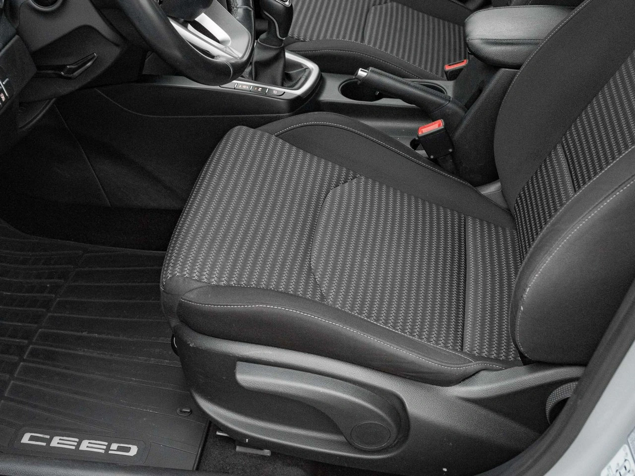 Kia Ceed - Zdjęcie 10