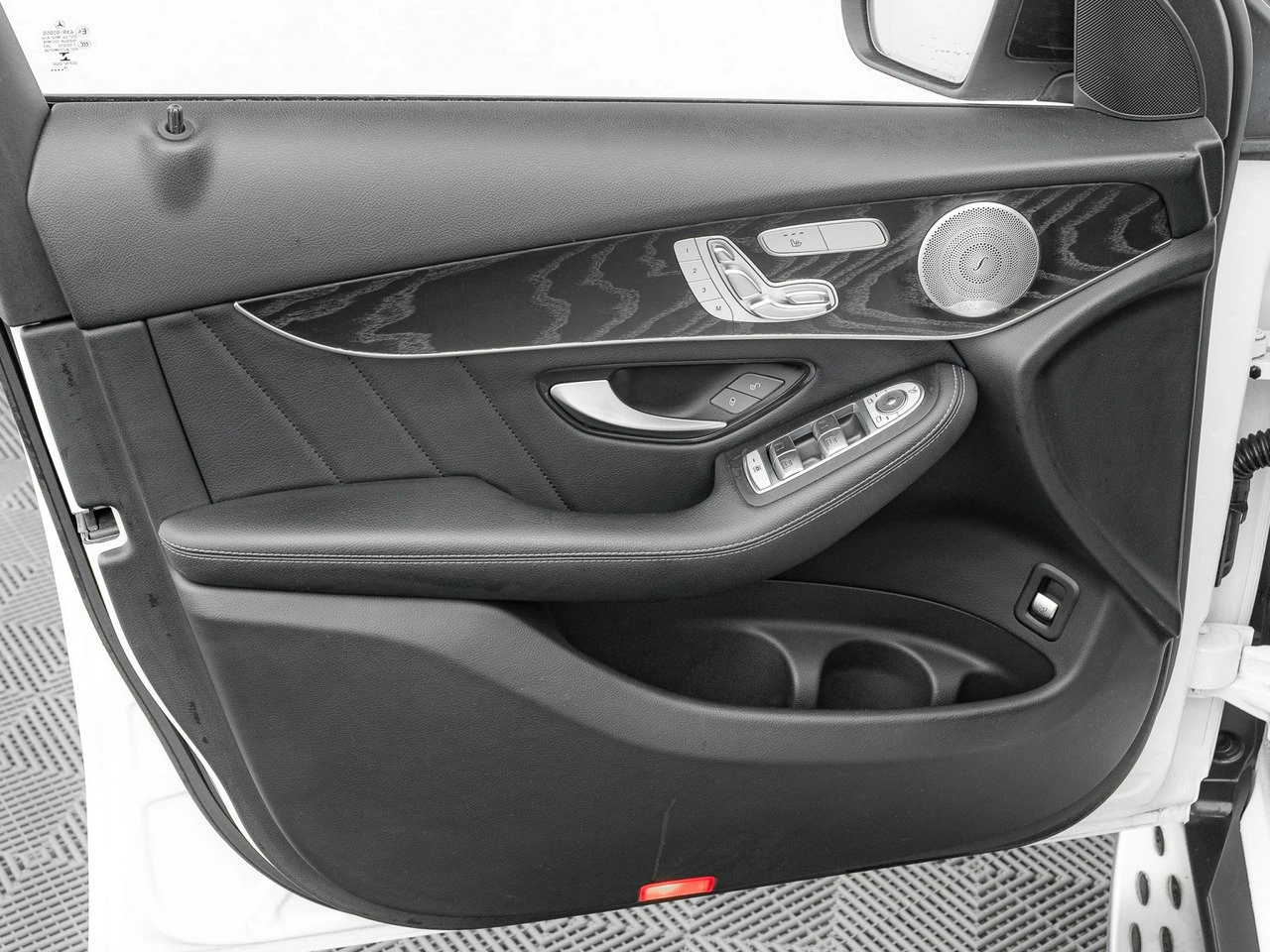 Mercedes GLC 300 - Zdjęcie 10