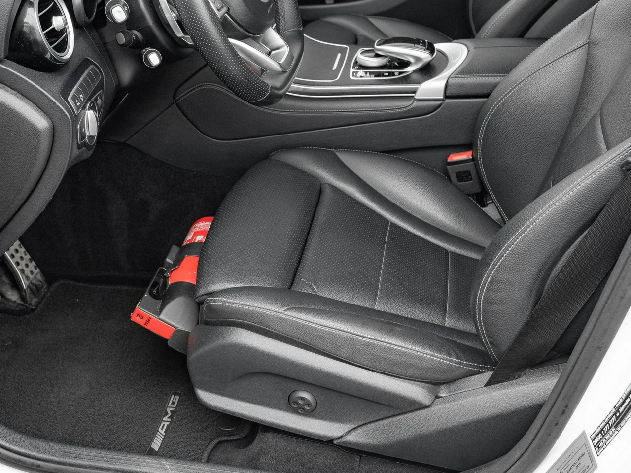 Mercedes GLC 300 - Zdjęcie 11