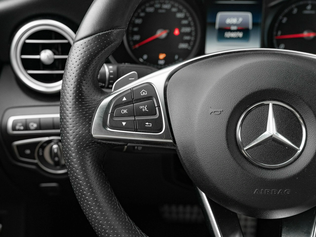 Mercedes GLC 300 - Zdjęcie 14