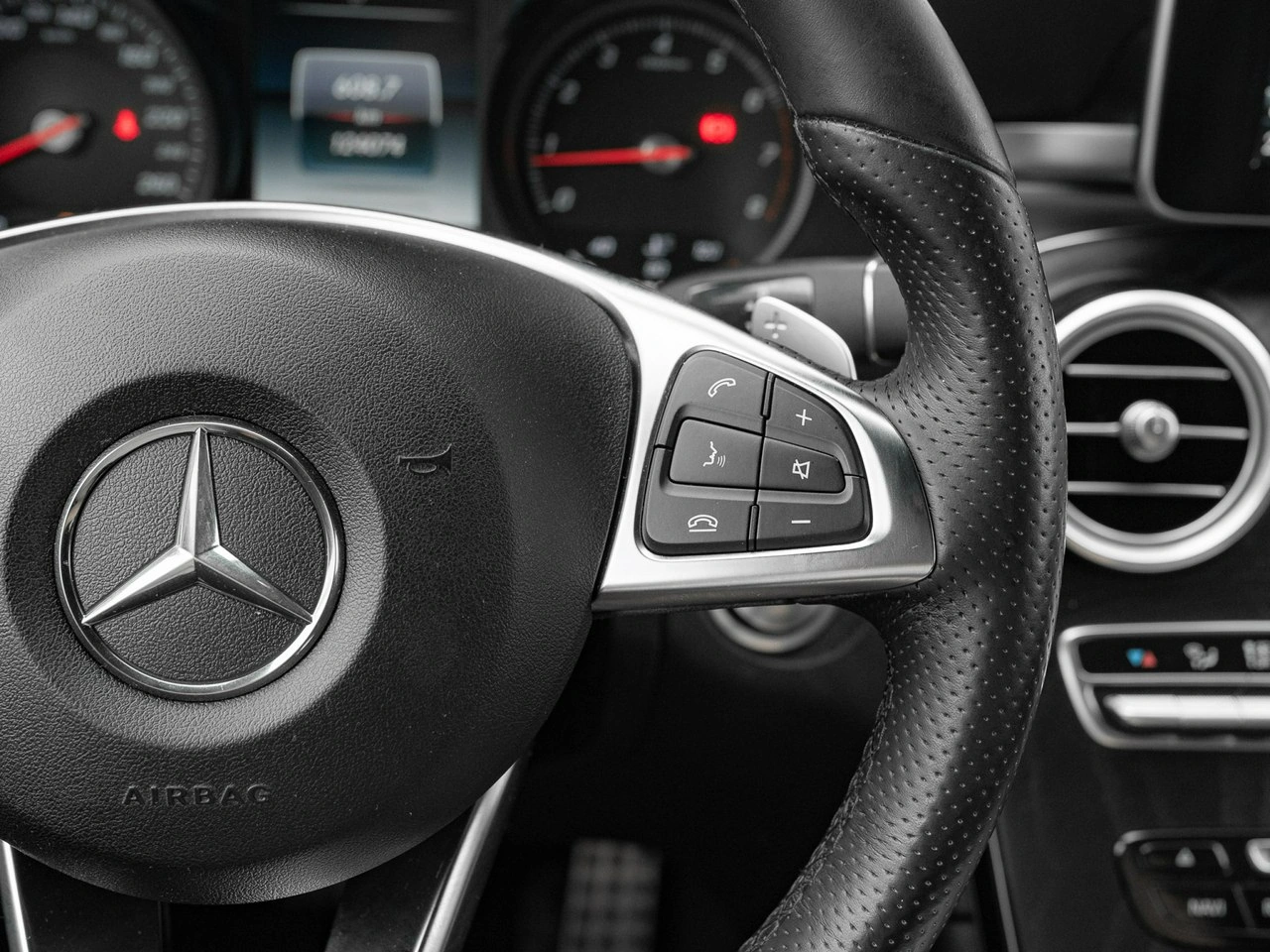 Mercedes GLC 300 - Zdjęcie 15