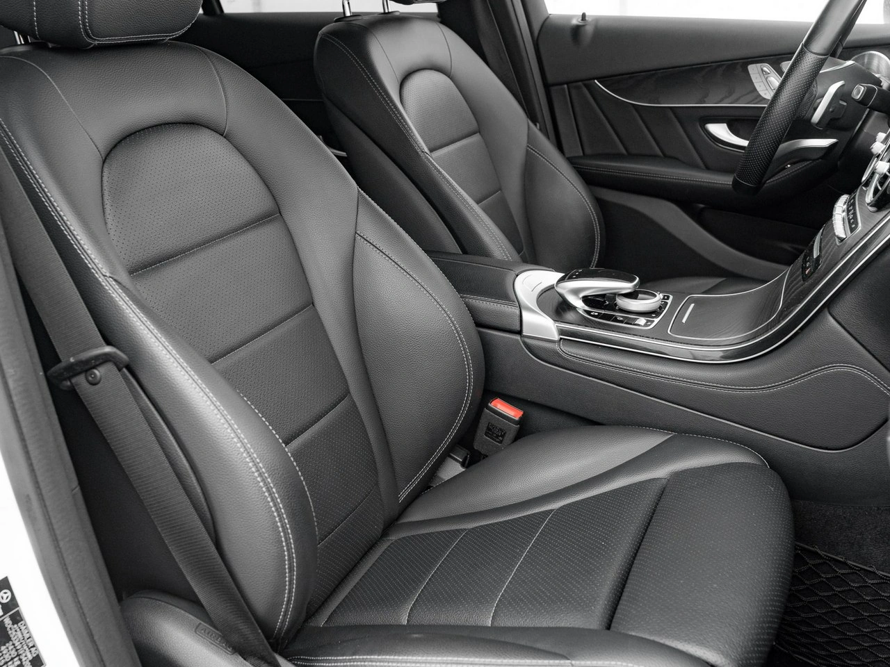 Mercedes GLC 300 - Zdjęcie 30