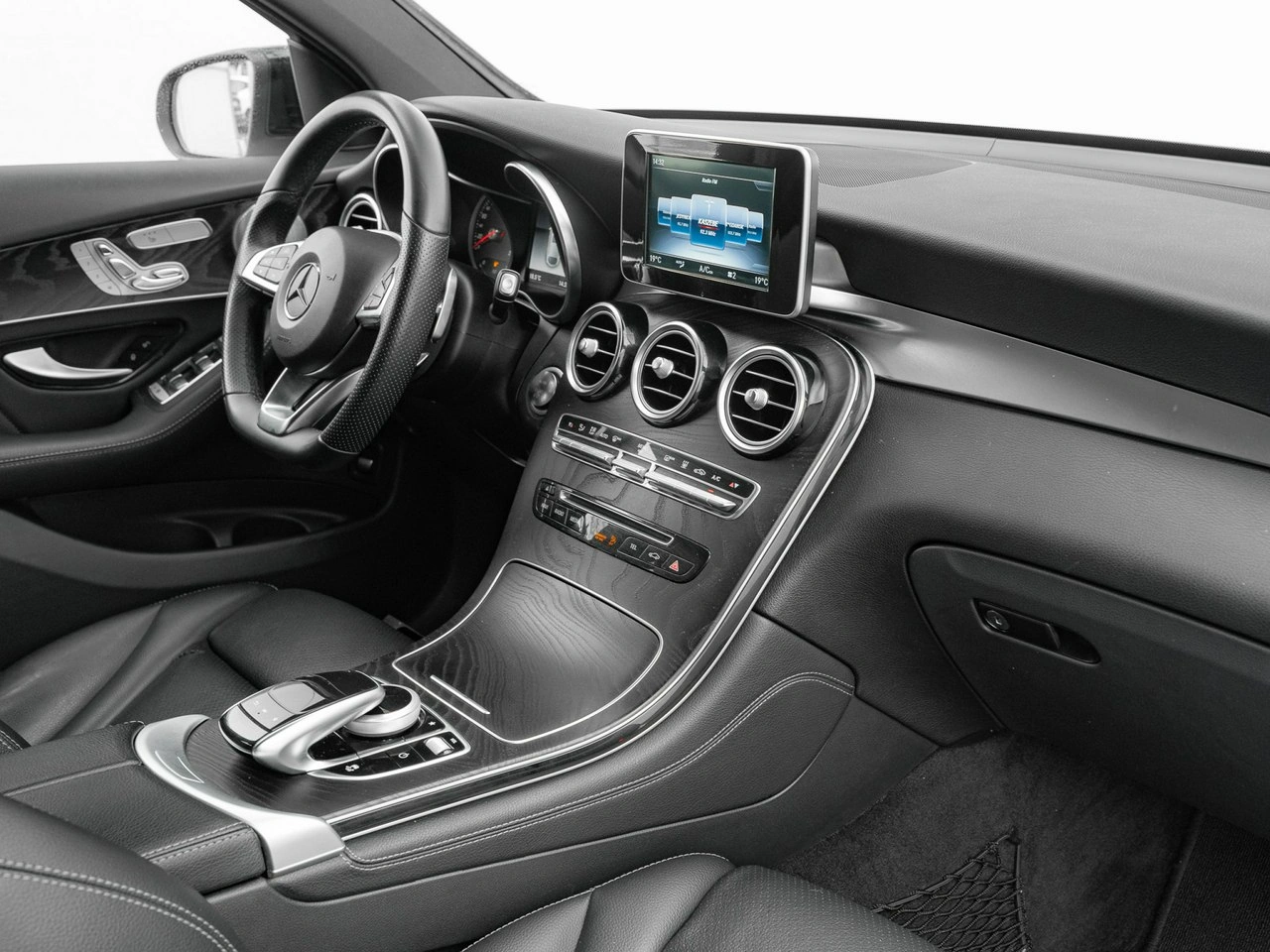 Mercedes GLC 300 - Zdjęcie 31