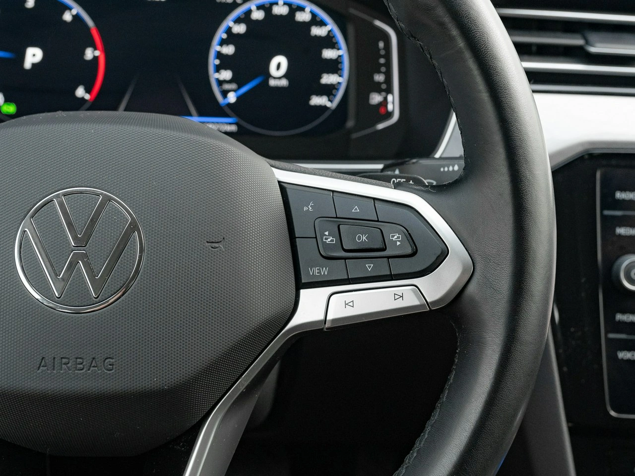 Volkswagen Passat - Zdjęcie 16