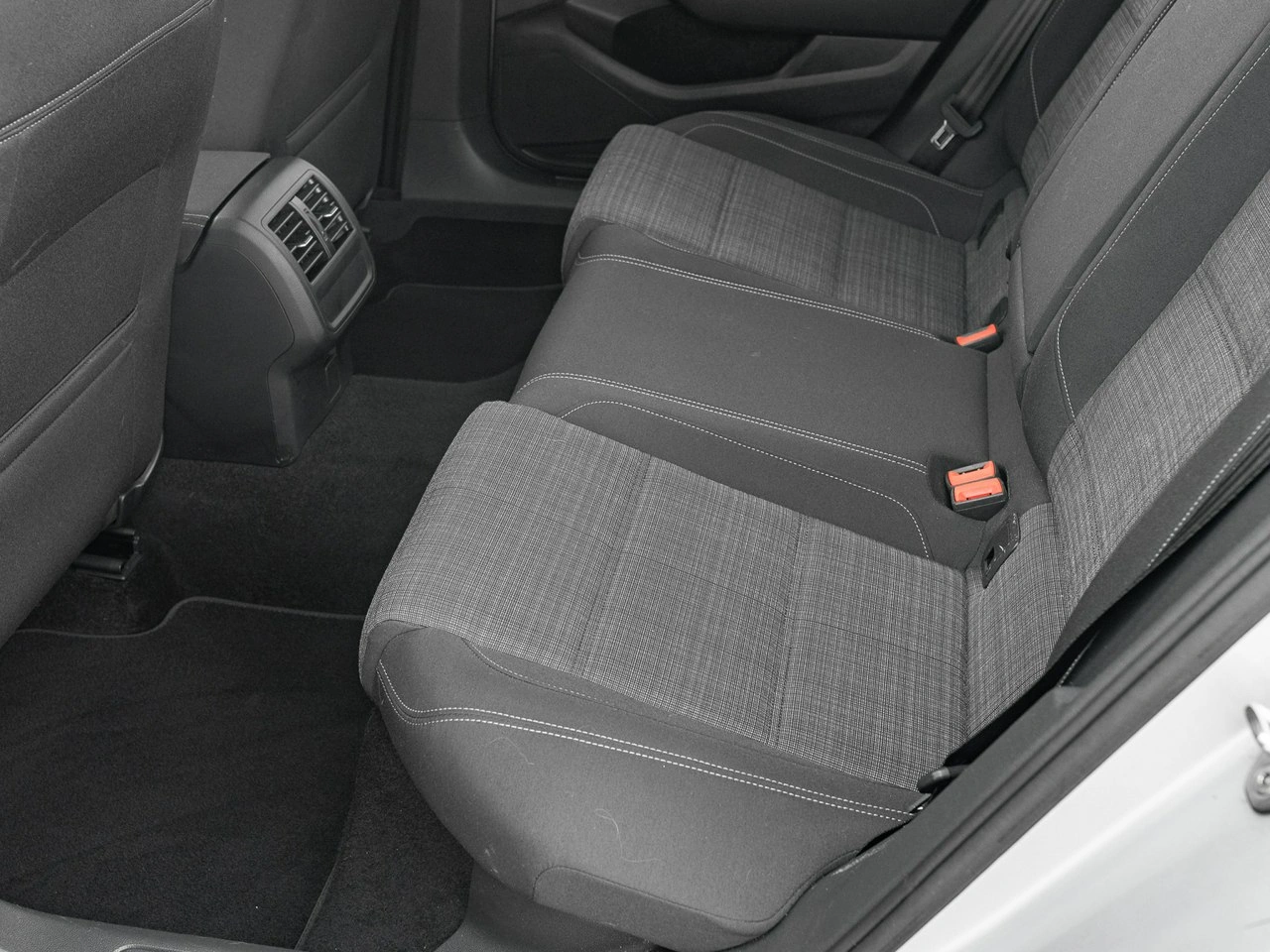 Volkswagen Passat - Zdjęcie 23