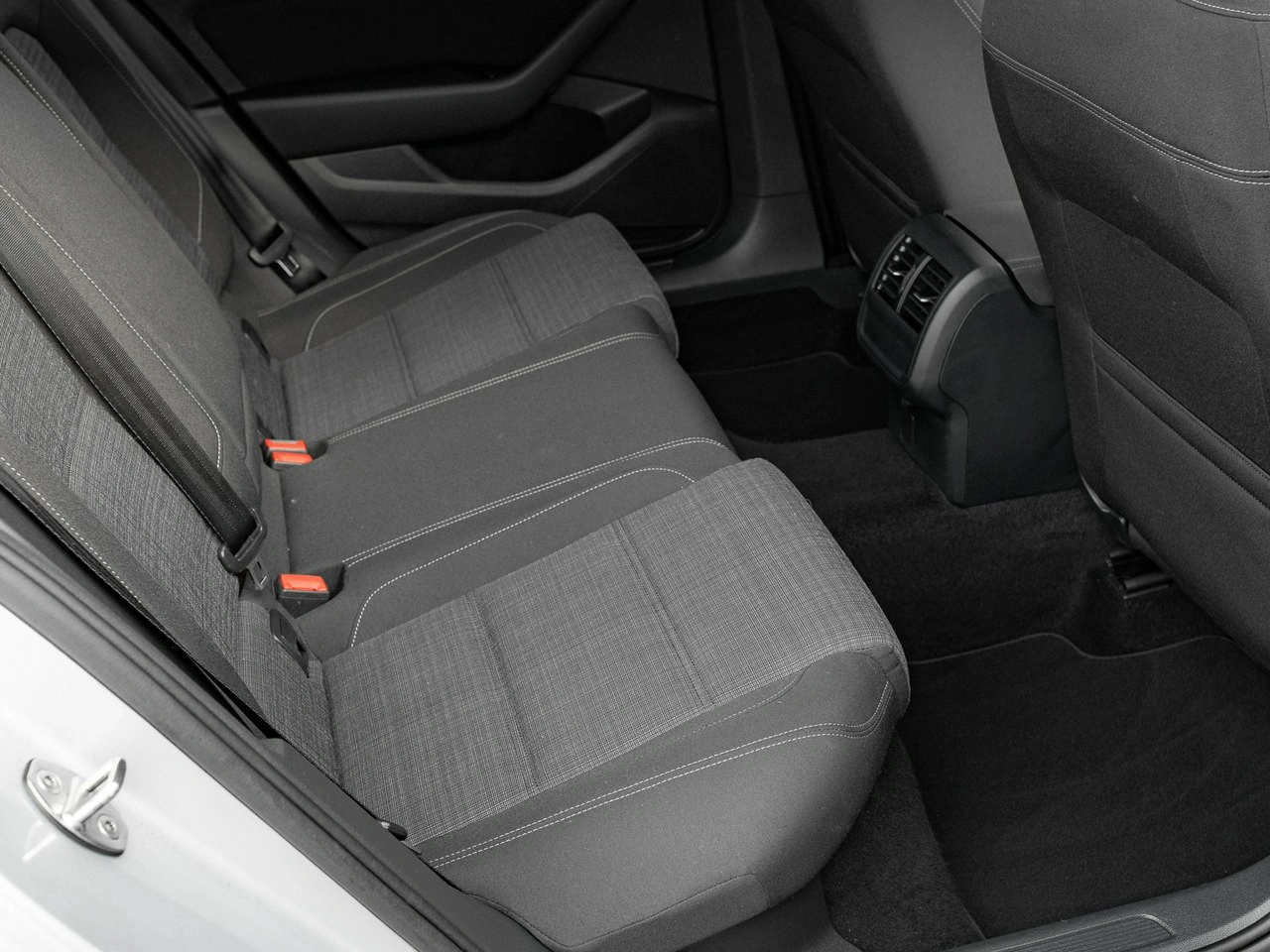 Volkswagen Passat - Zdjęcie 27