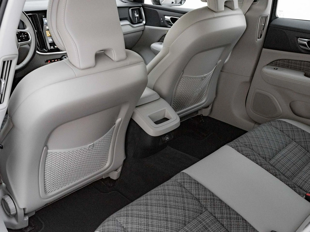 Volvo V60 Cross Country - Zdjęcie 23