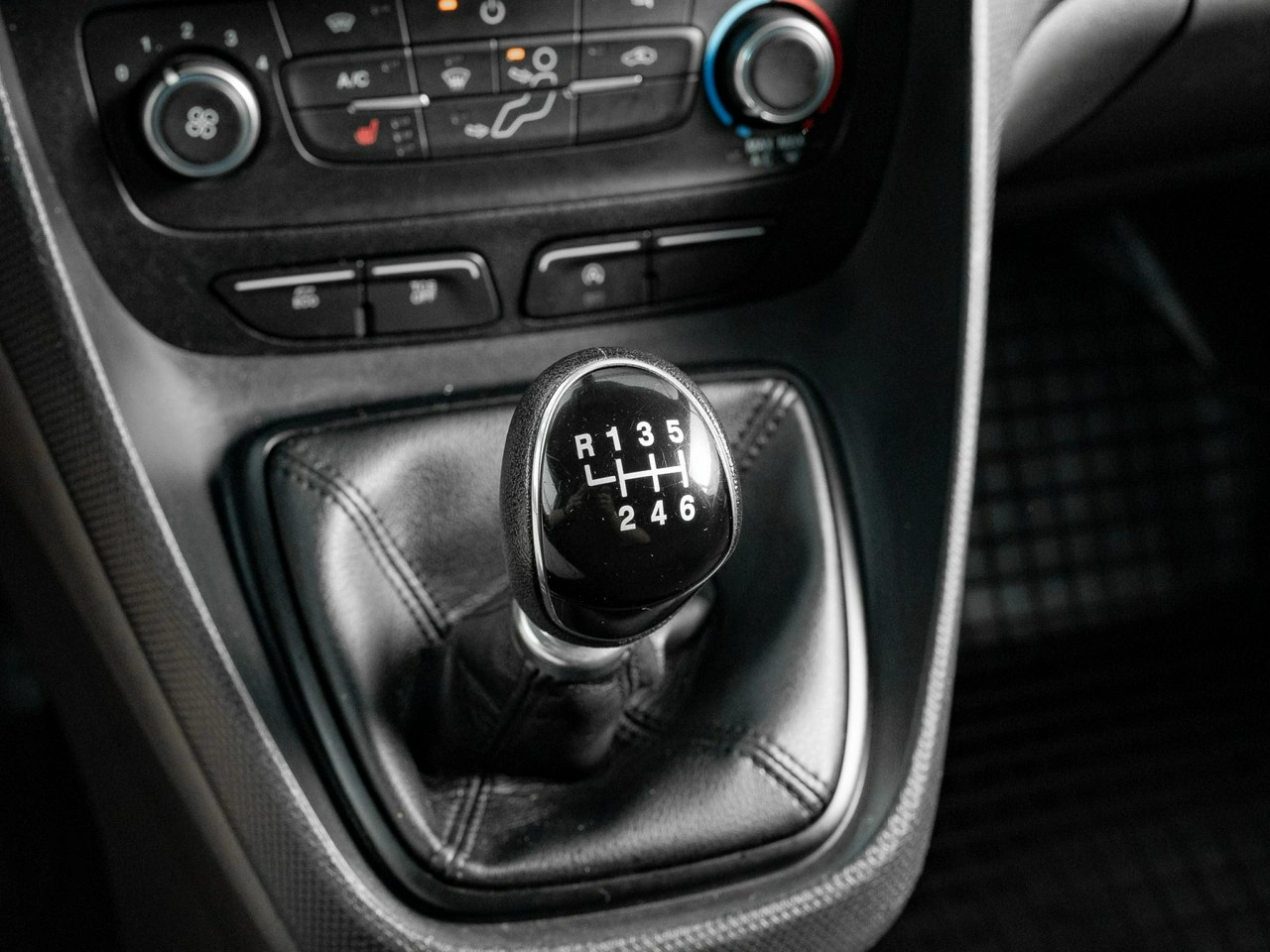 Ford Transit Connect - Zdjęcie 16