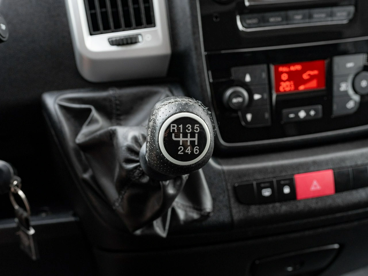 Peugeot Boxer - Zdjęcie 15