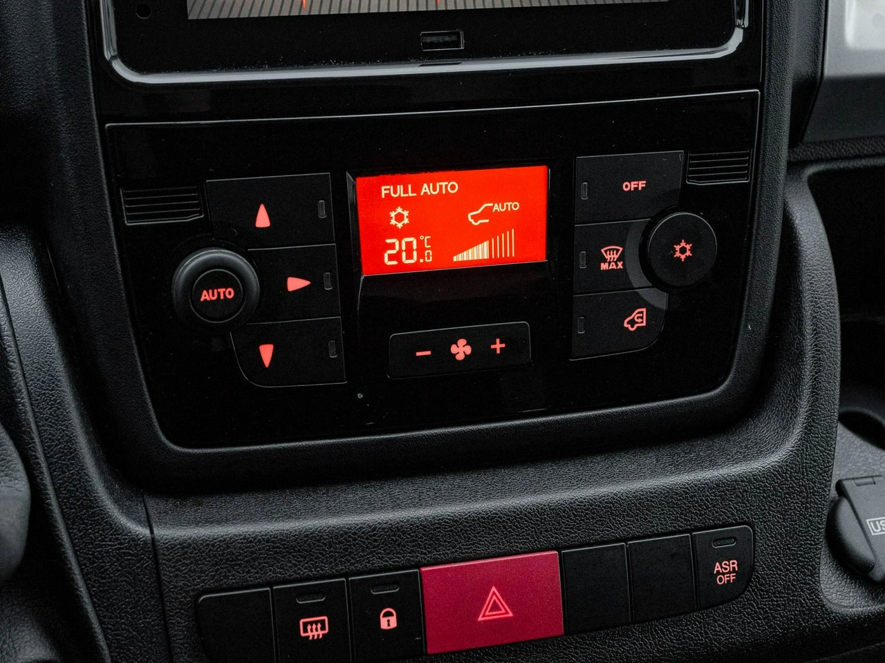 Peugeot Boxer - Zdjęcie 16