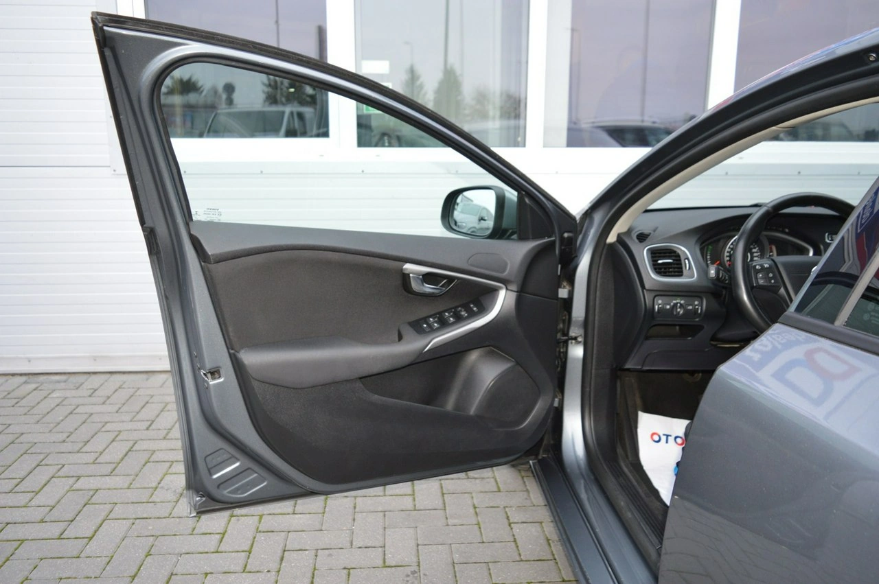 Volvo V40 - Zdjęcie 35