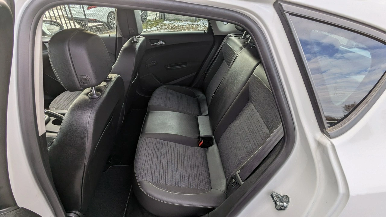 Opel Astra - Zdjęcie 12