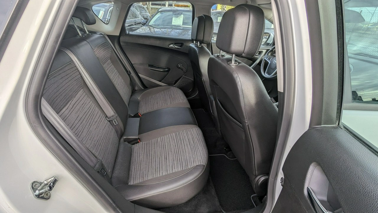 Opel Astra - Zdjęcie 13