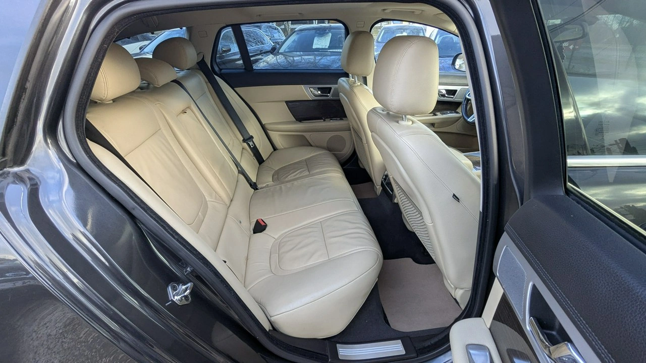 Jaguar XF - Zdjęcie 17