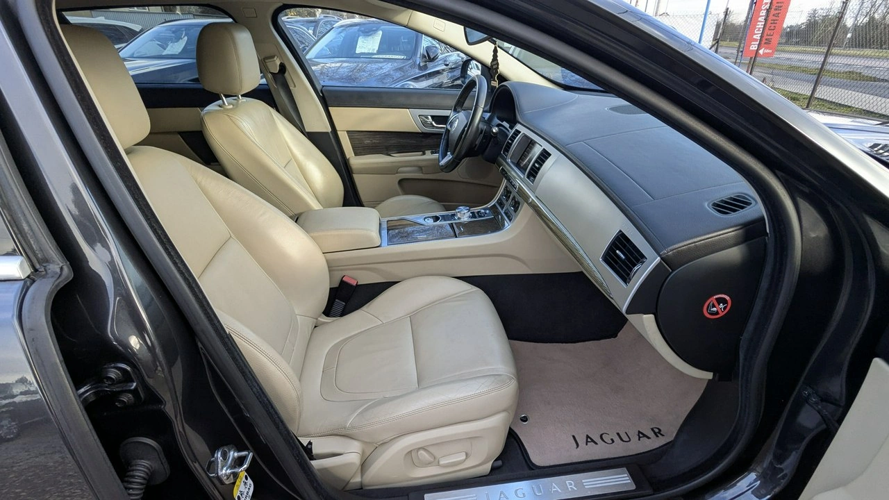 Jaguar XF - Zdjęcie 18