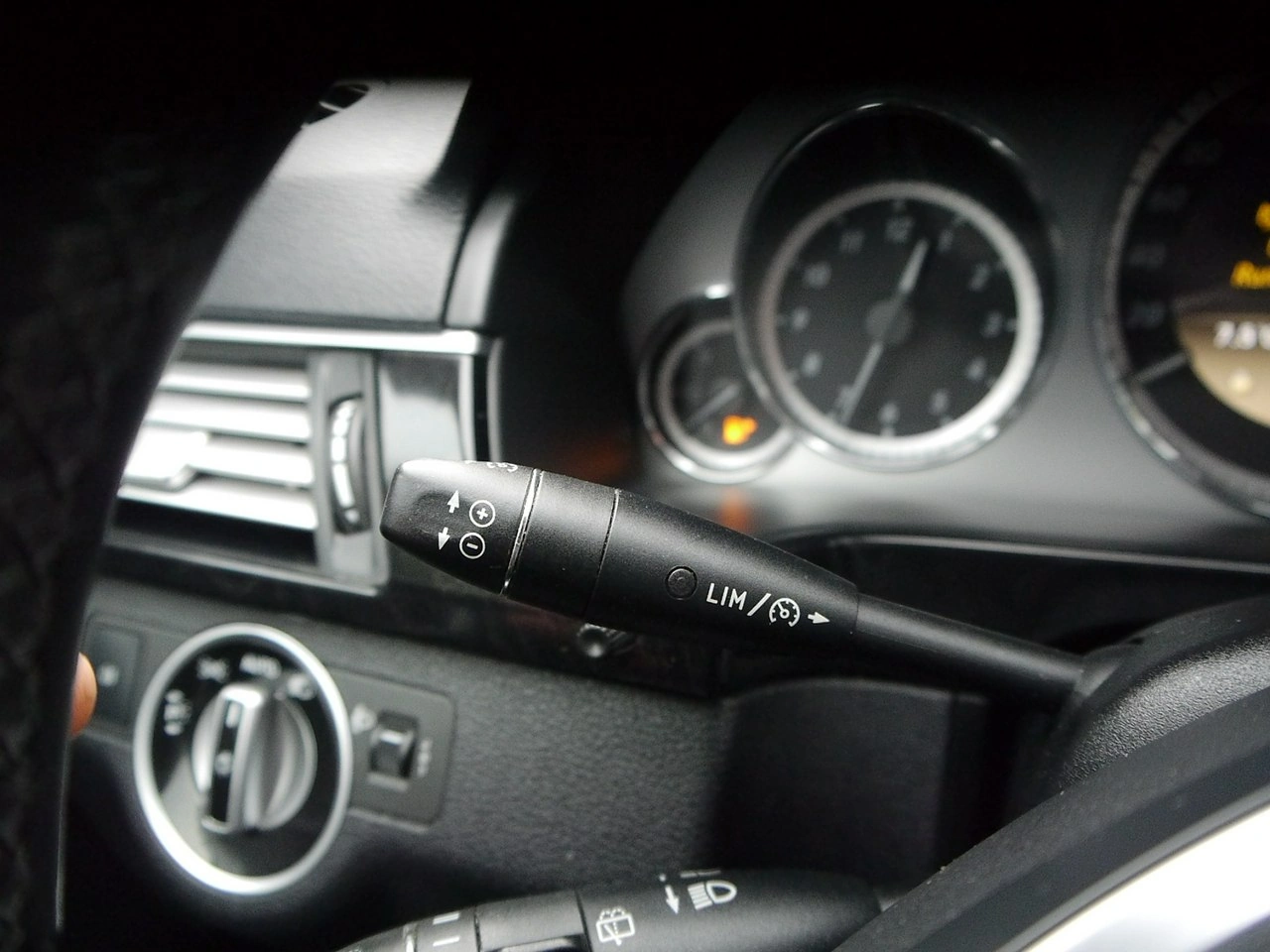 Mercedes E 220 - Zdjęcie 35