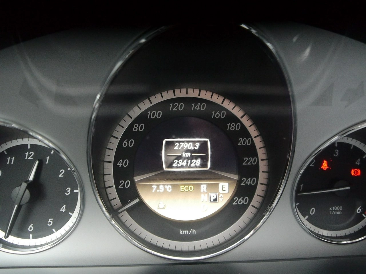 Mercedes E 220 - Zdjęcie 17