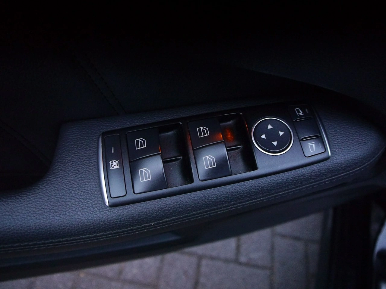 Mercedes E 220 - Zdjęcie 36