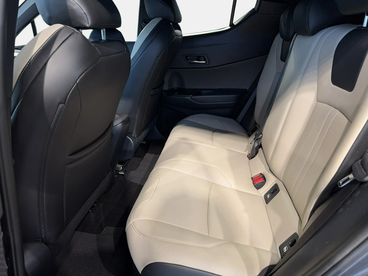 Toyota C-HR - Zdjęcie 15