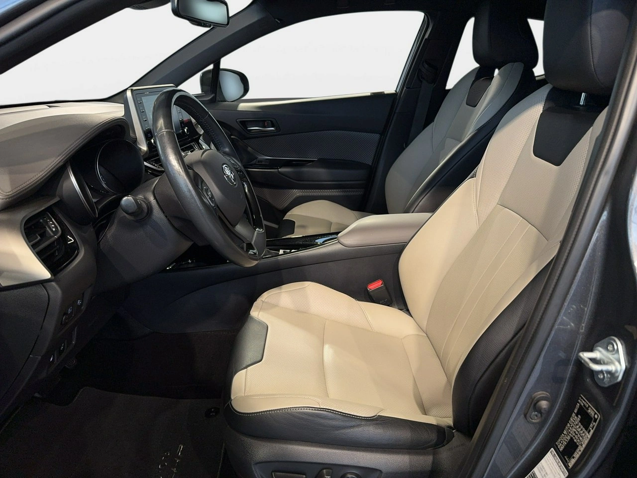 Toyota C-HR - Zdjęcie 17