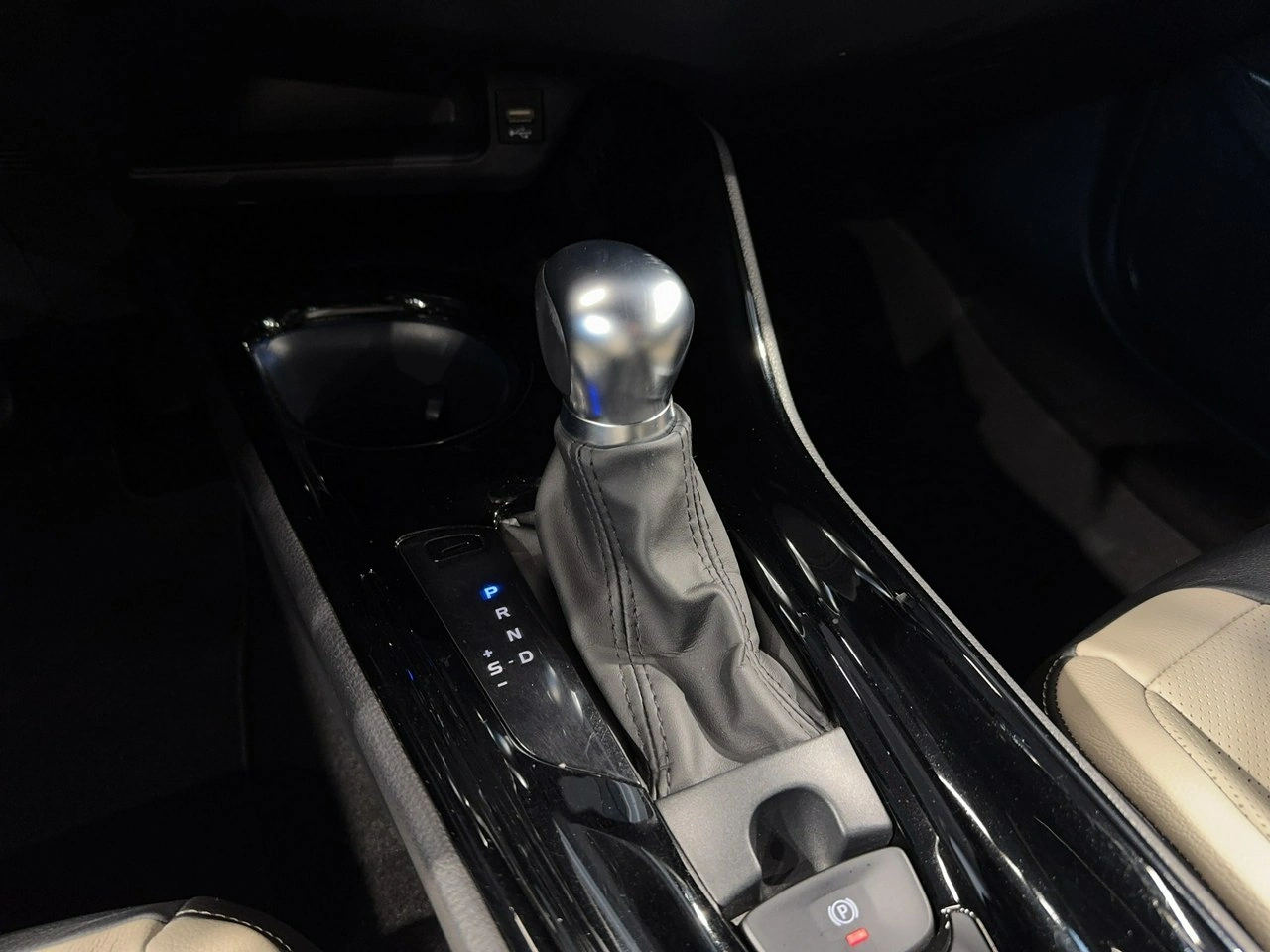 Toyota C-HR - Zdjęcie 29