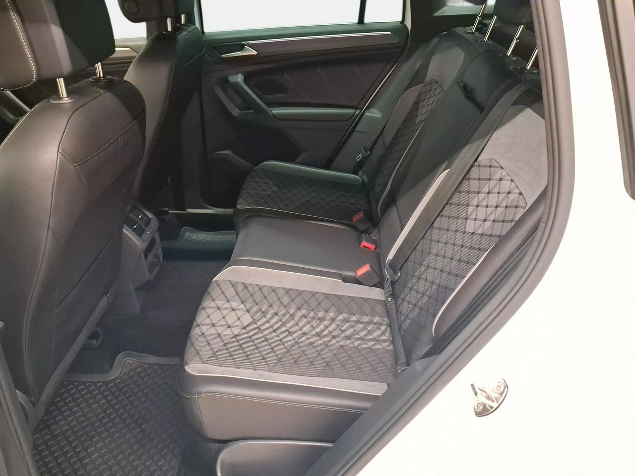 Volkswagen Tiguan - Zdjęcie 10