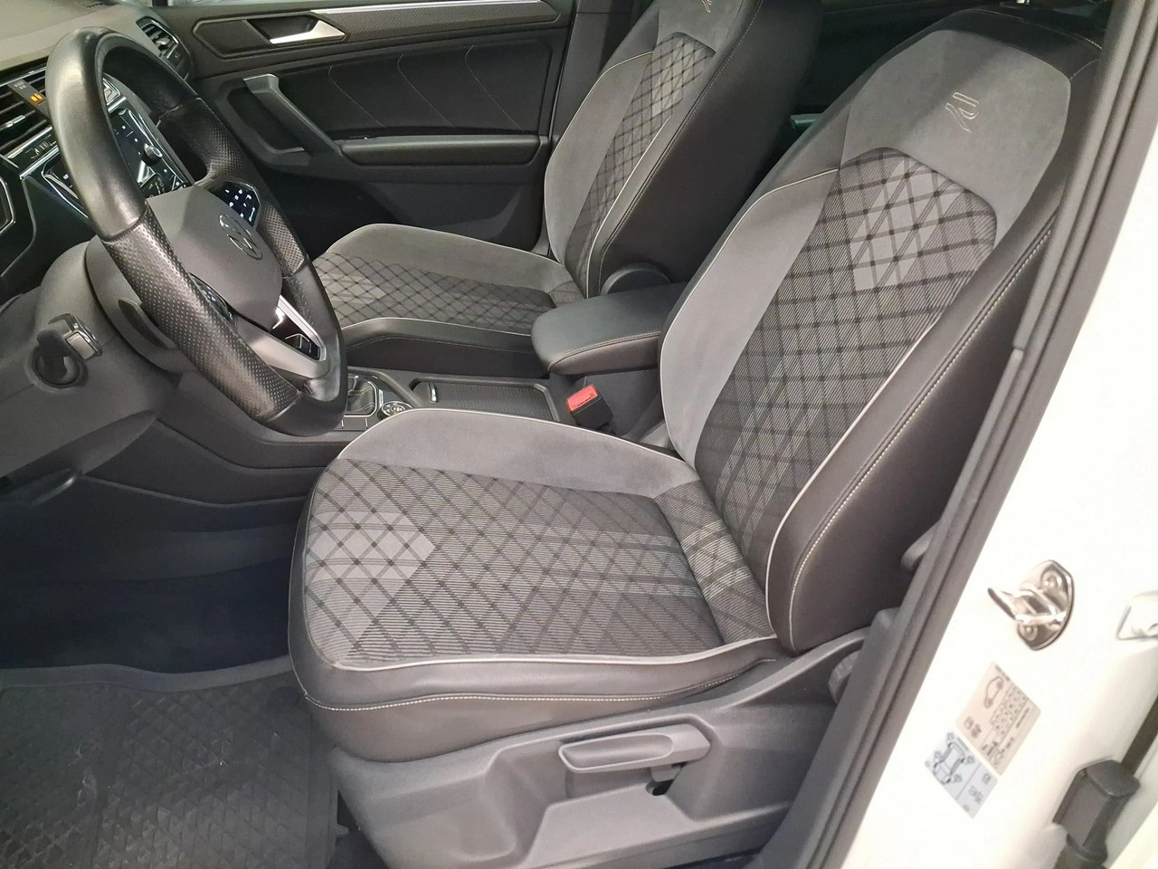 Volkswagen Tiguan - Zdjęcie 8