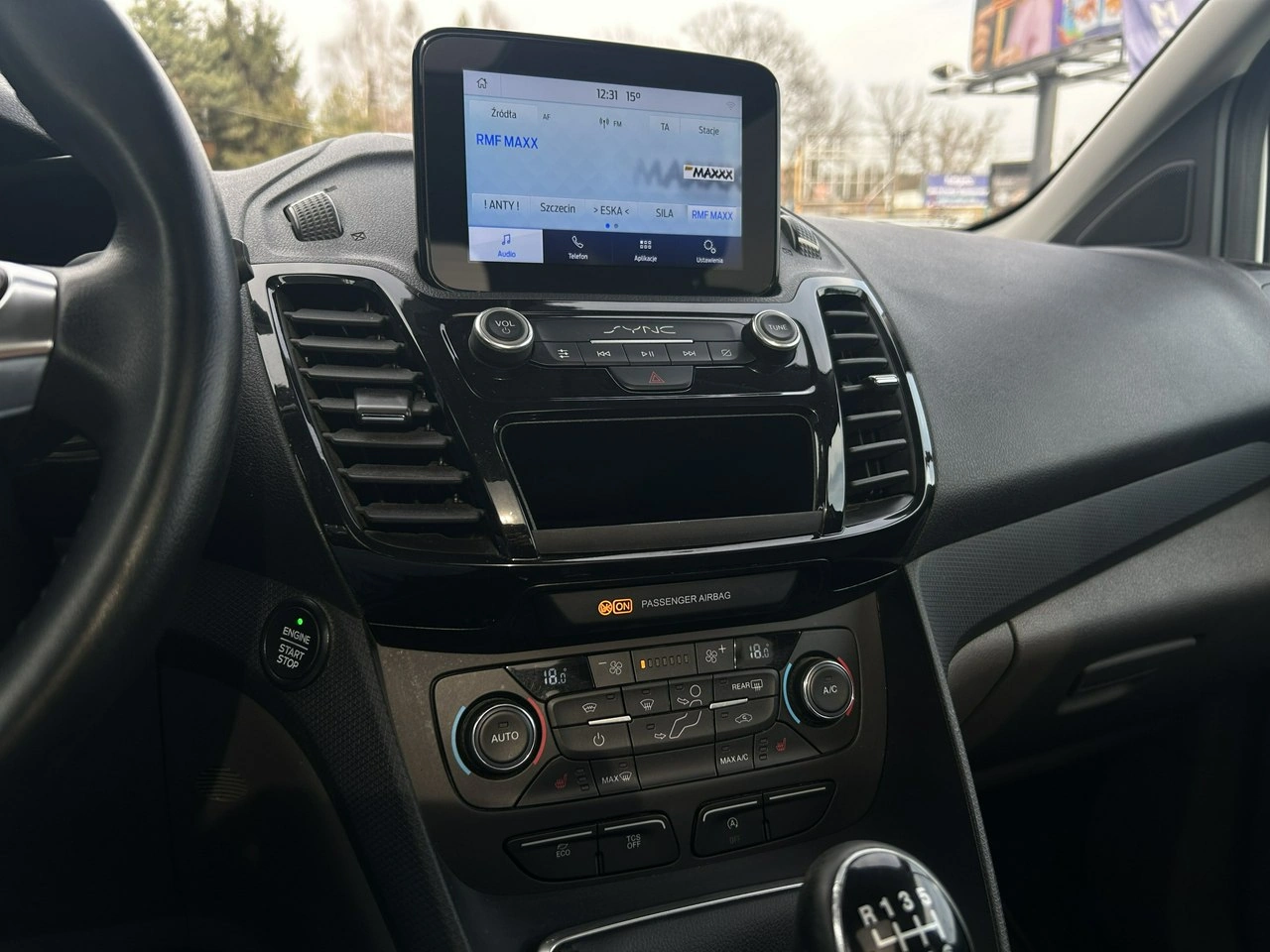 Ford Tourneo Connect - Zdjęcie 24