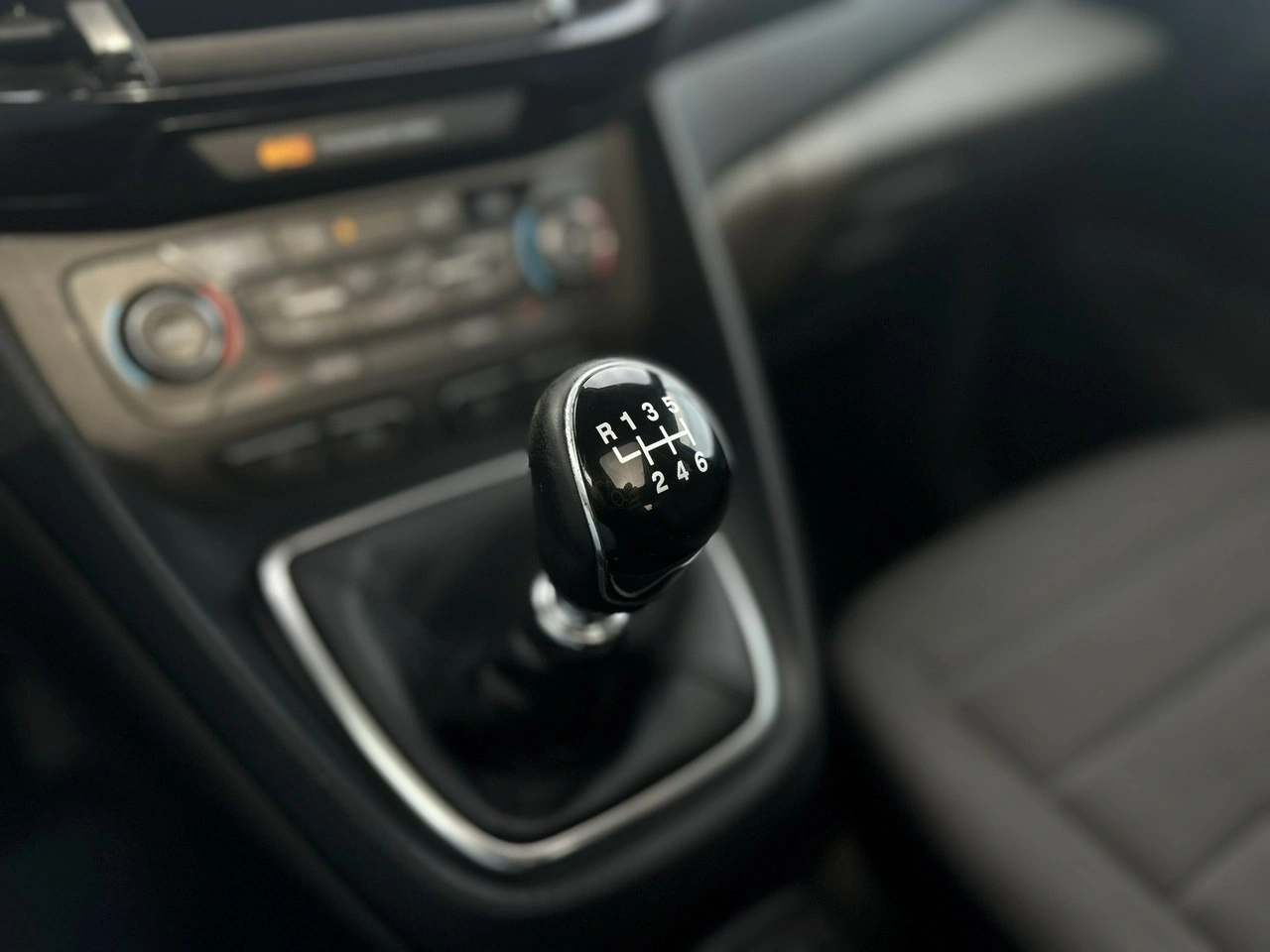 Ford Tourneo Connect - Zdjęcie 30