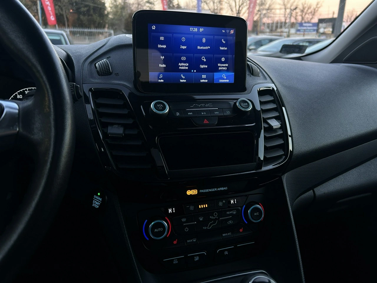 Ford Tourneo Connect - Zdjęcie 24