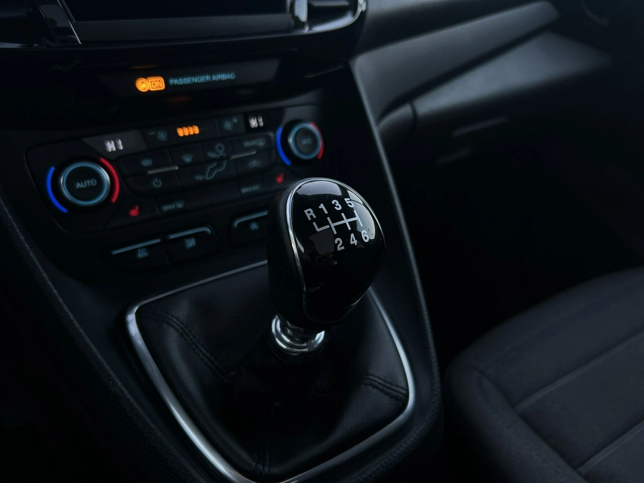 Ford Tourneo Connect - Zdjęcie 30