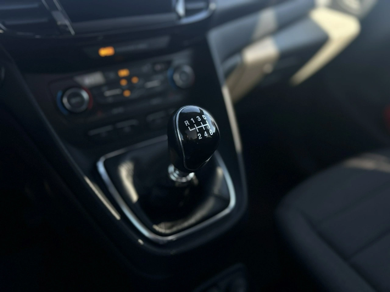 Ford Tourneo Connect - Zdjęcie 31