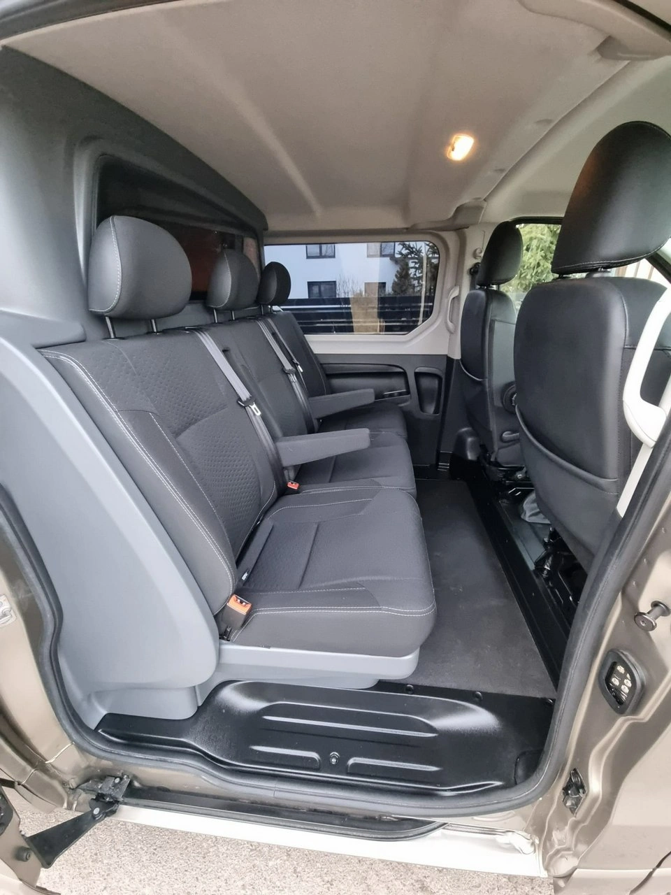 Opel Vivaro - Zdjęcie 10