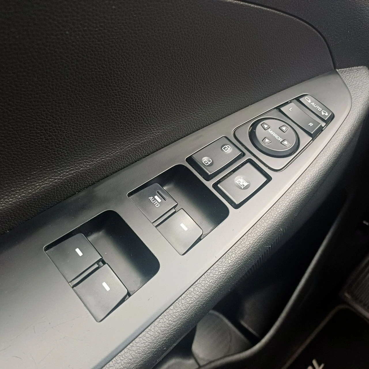 Hyundai Tucson - Zdjęcie 24