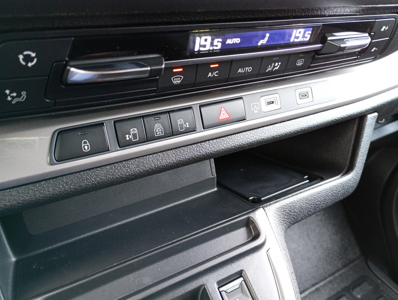 Opel Zafira - Zdjęcie 28