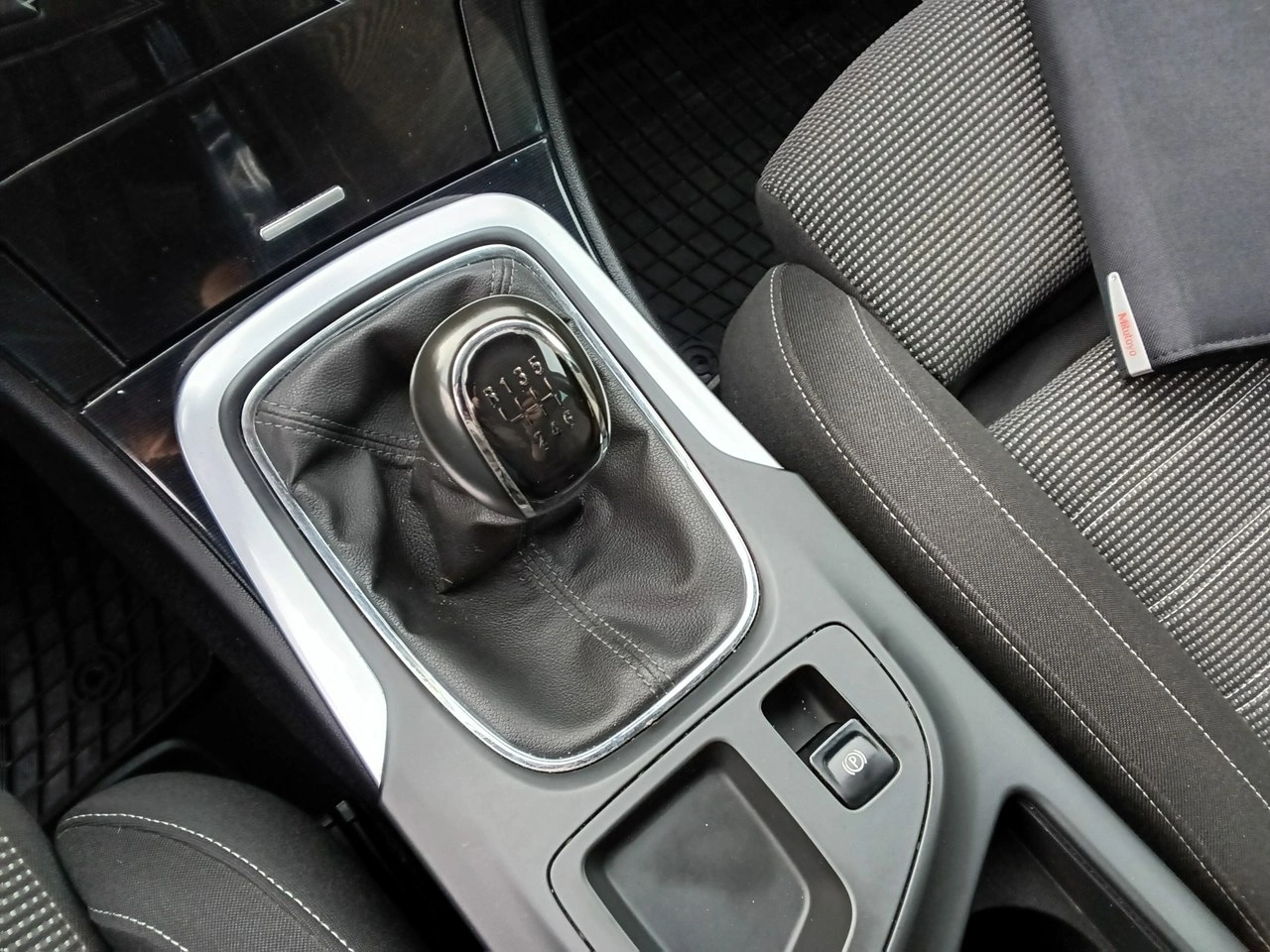 Opel Insignia - Zdjęcie 28