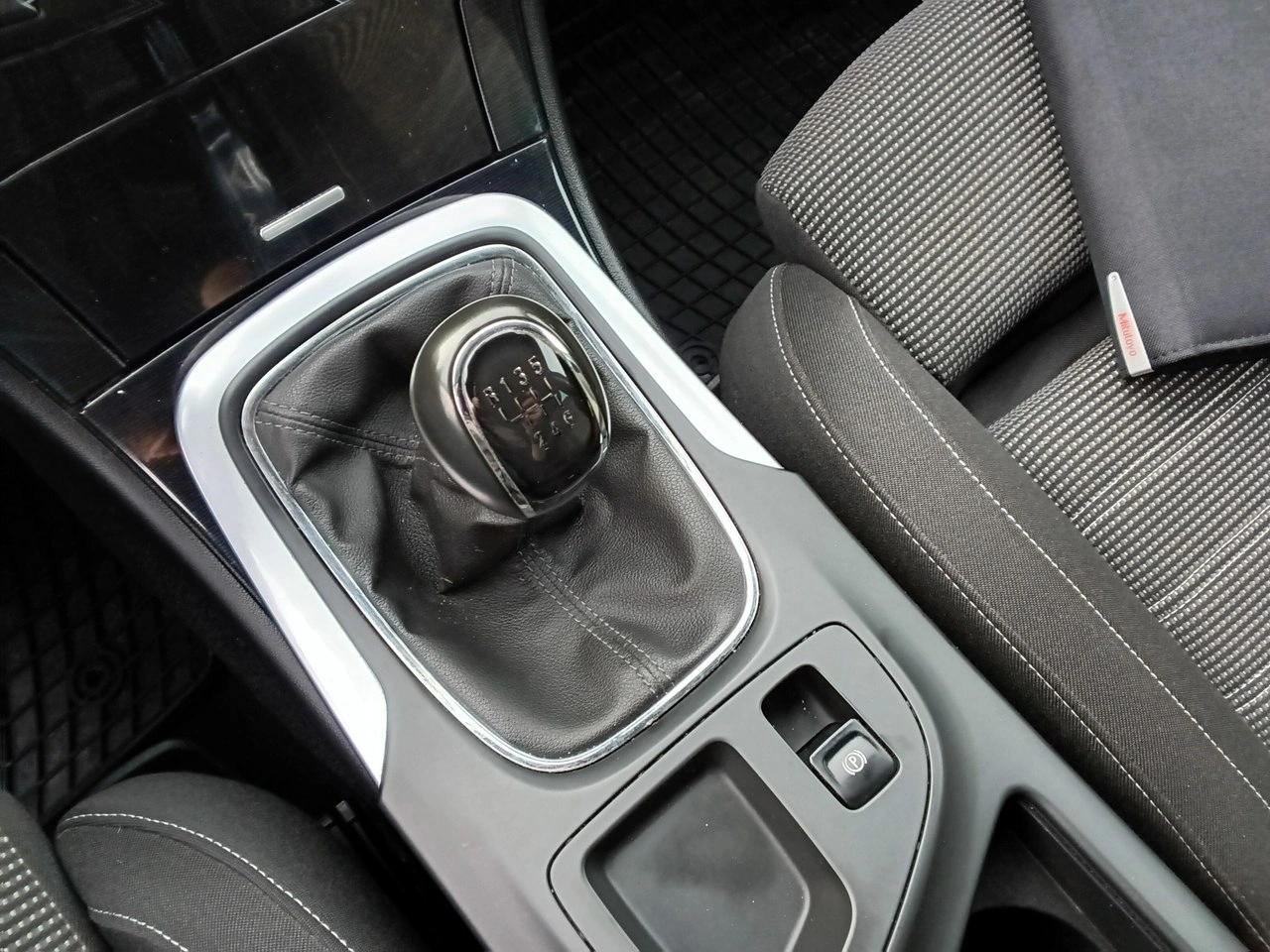 Opel Insignia - Zdjęcie 25