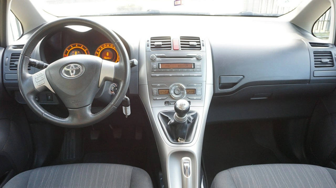 Toyota Auris - Zdjęcie 9