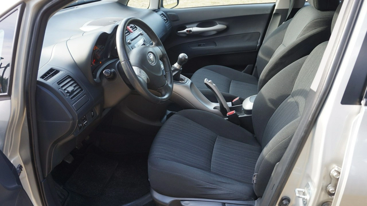 Toyota Auris - Zdjęcie 10