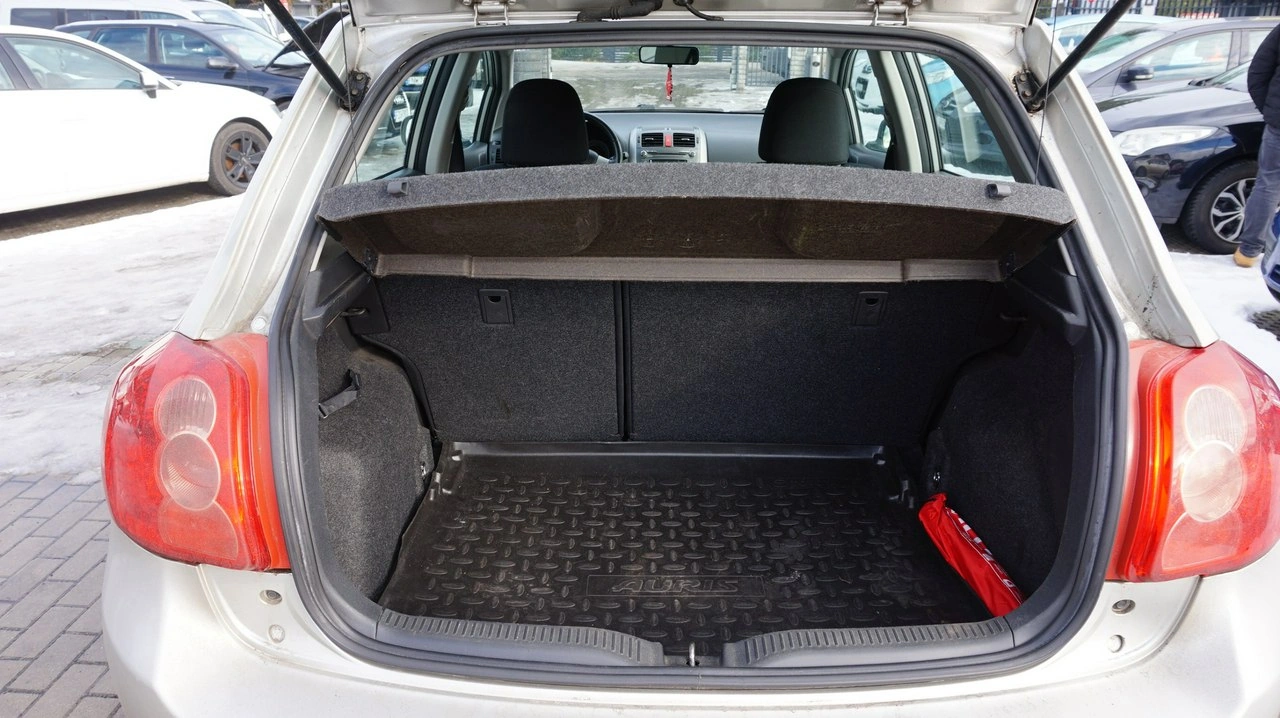 Toyota Auris - Zdjęcie 11
