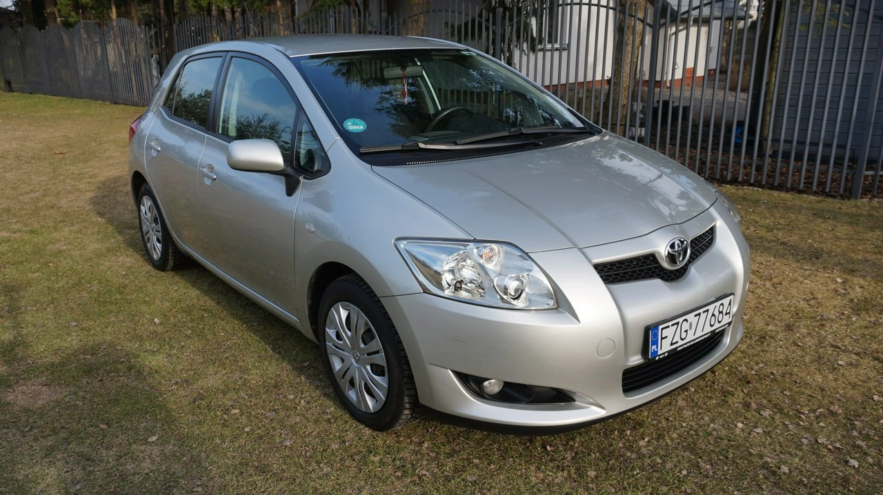 Toyota Auris - Zdjęcie 2