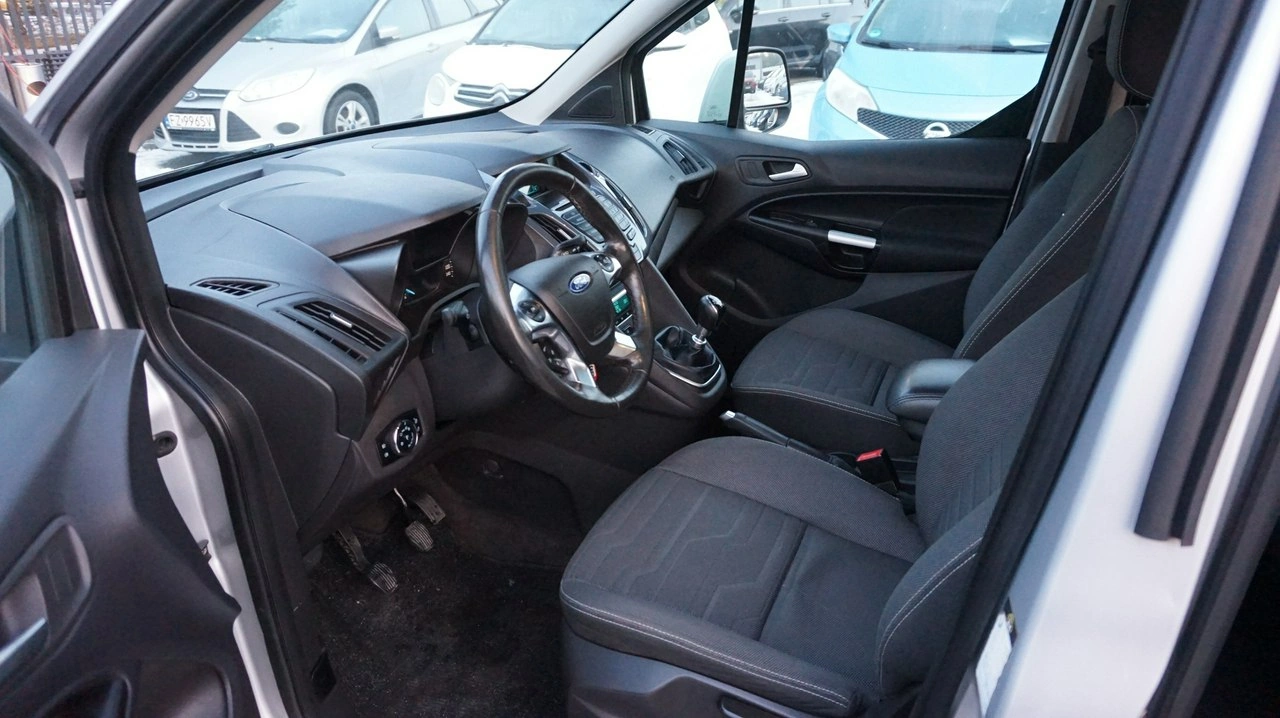Ford Tourneo Connect - Zdjęcie 12