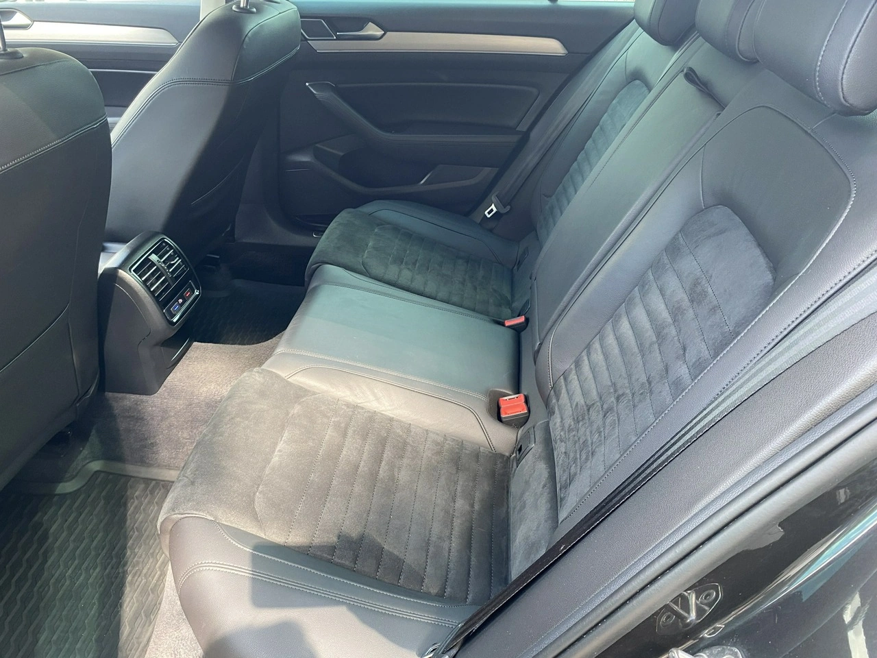 Volkswagen Passat - Zdjęcie 14