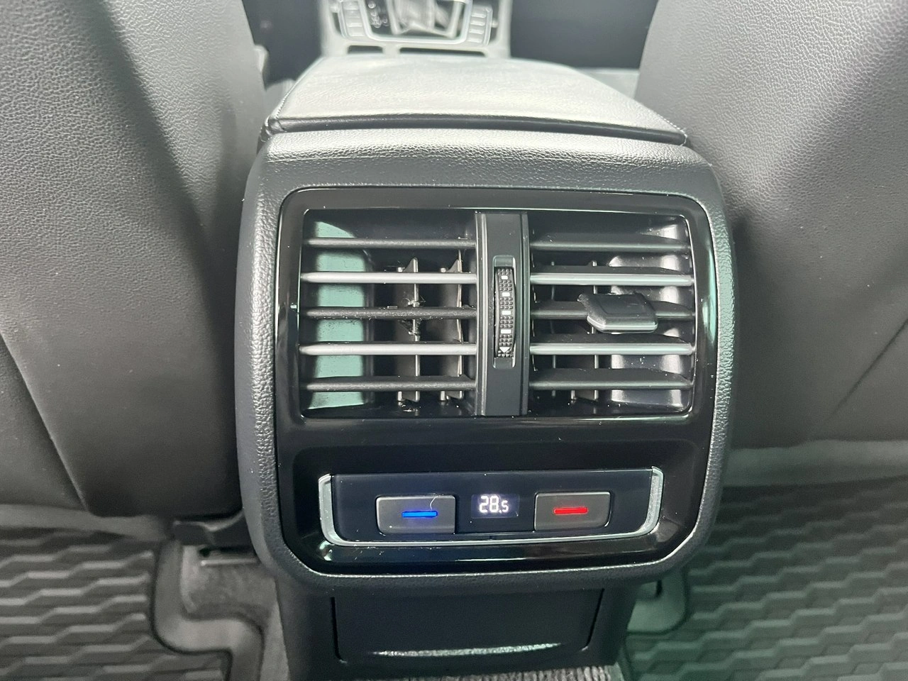 Volkswagen Passat - Zdjęcie 14