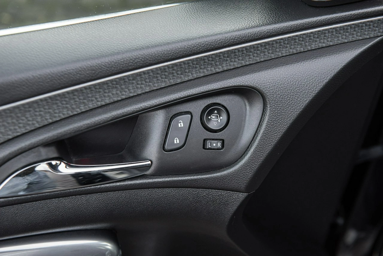 Opel Insignia - Zdjęcie 24